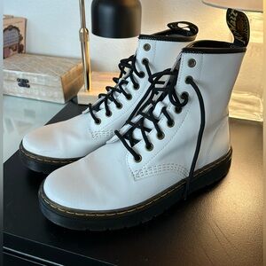 WHITE DOC MARTINS SIZE 9 WOMENS